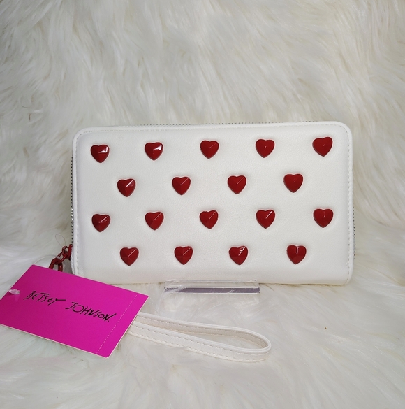 Betsey Johnson Heart Valentine Zip Around Wristlet Wallet - Picture 1 of 15